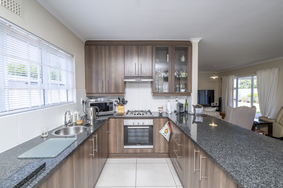 3 Bedroom Property for Sale in Sunningdale Western Cape